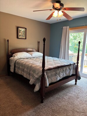 3 makuuhuonetta, työpöytä, Wi-Fi, vuodevaatteet