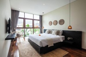 3 quartos, cofres nos quartos, escrivaninha