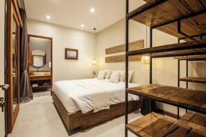 3 bedrooms, in-room safe, desk, iron/ironing board