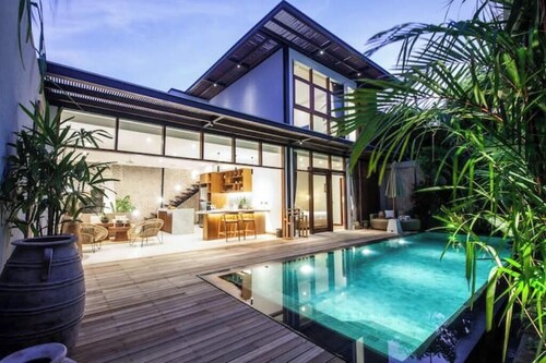 Bright, Gorgeous, Luxury 3 BR Villa: 5 Min to Berawa Beach, Great Spot!