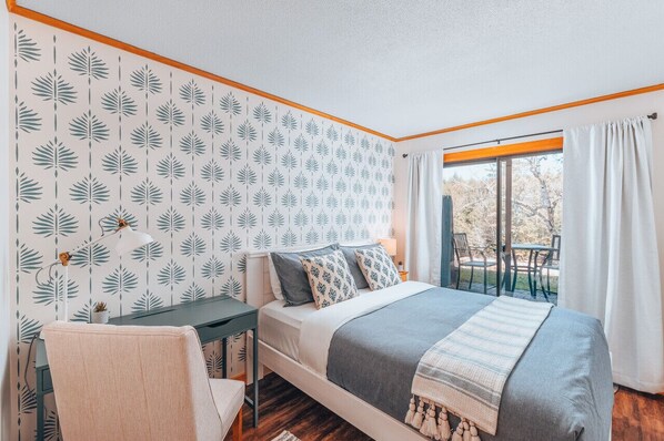 2 bedrooms, desk, iron/ironing board, travel crib