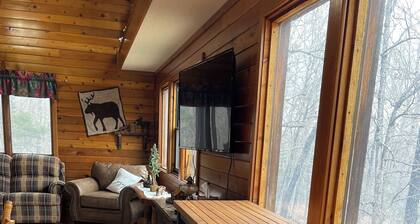 Authentic Cedar Cabin-Dogwood Cabin-with Pool near Blue Springs Ranch