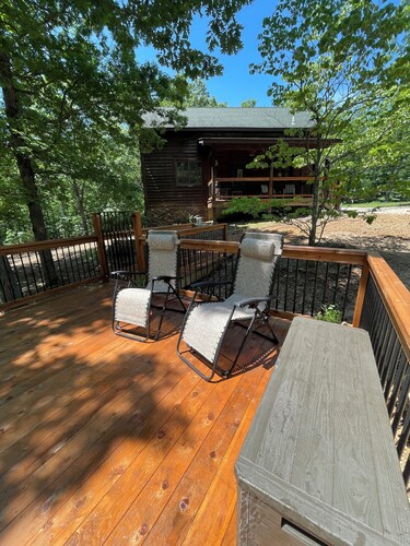 Authentic Cedar Cabin-Dogwood Cabin-with Pool near Blue Springs Ranch