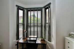 Interior - Amazing Studio Apartment in East London with Free Parking (London)