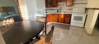 2 bedroom w/ 2 en-suite private bathrooms - 1mile from Cruz Bay 
