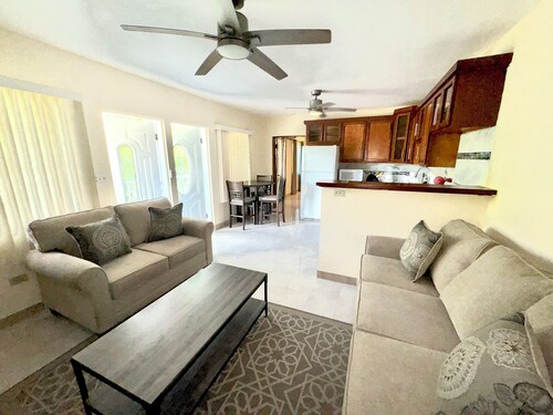 2 bedroom w/ 2 en-suite private bathrooms - 1mile from Cruz Bay 