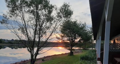 PEI Waterside Apt. #4, Quiet waterfront Apt, scenic view, sunsets