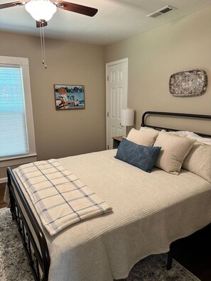 2 bedrooms, desk, iron/ironing board, WiFi