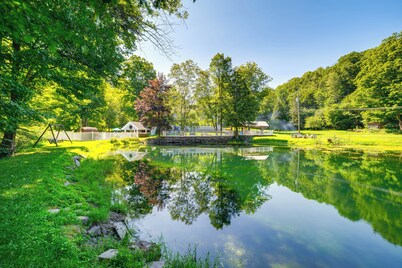 Massive Roscoe Retreat: Great for Large Groups!