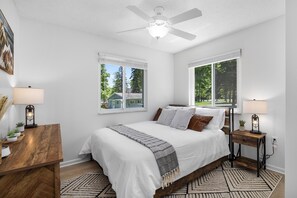 5 habitaciones, tabla de planchar con plancha y cuna de viaje 