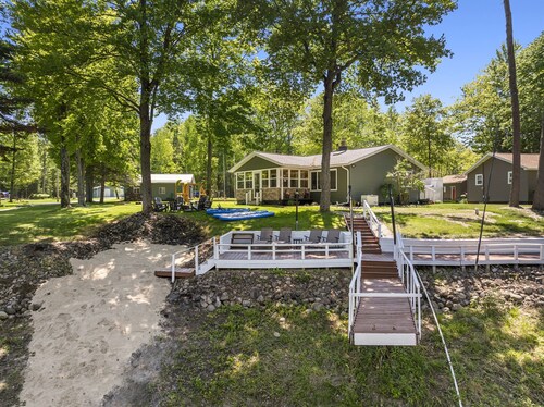 Lakeside Lodge - Game Cave, Golf Greens! Sleeps 17