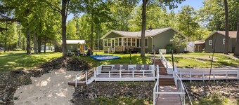 Lakeside Lodge - Game Cave, Golf Greens! Sleeps 17