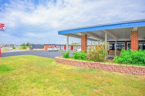 المنشأة من الخارج