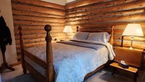 3 bedrooms, WiFi, bed sheets - Spacious Log Cabin for Fall Getaway! (Kawartha Lakes)