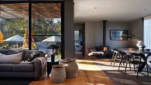 Merinda -  Paul Bangay Design Garden Luxury Retreat