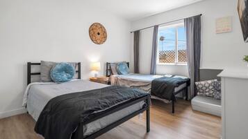 3 bedrooms, desk, iron/ironing board, travel crib