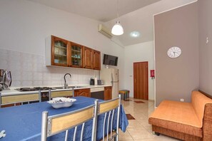 Horno, placa de cocina, lavavajillas y tostadora