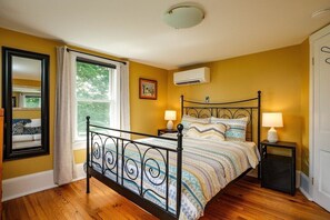 3 dormitoris, escriptori i planxa i posts de planxar 