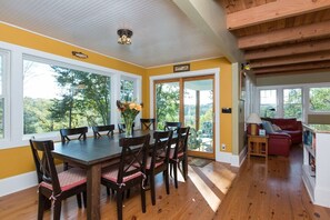 Dining - Spectacular Cottage with Shenandoah River Views (Front Royal)