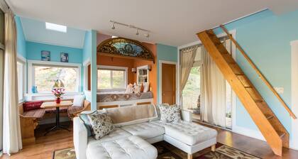 Fantasy Cottage: Private Pond, Waterfall, Hot Tub