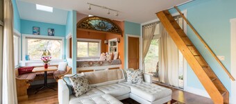 Fantasy Cottage: Private Pond, Waterfall, Hot Tub