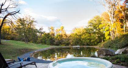 Fantasy Cottage: Private Pond, Waterfall, Hot Tub