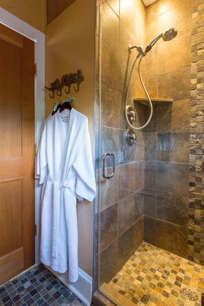 Shower, hair dryer, towels - Fantasy Cottage: Private Pond, Waterfall, Hot Tub (Front Royal)