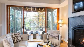 Smart TV, fireplace, DVD player, foosball