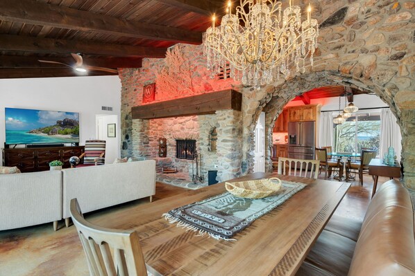 TV connectée, cheminée