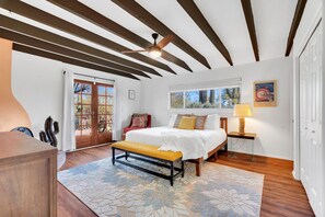 3 bedrooms, desk, iron/ironing board, travel cot