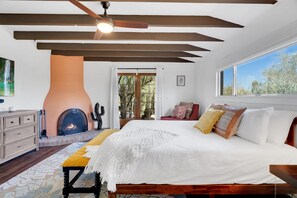 3 chambres, bureau, fer et planche à repasser, lit parapluie