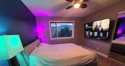Lake view luxury 3 bedroom home with hot tub
