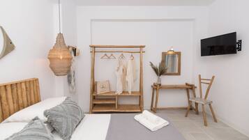 3 bedrooms, iron/ironing board, travel crib, free WiFi