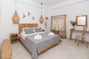 3 chambres, fer et planche à repasser, lit de bébé portatif