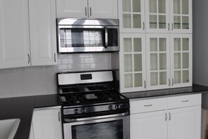 Mikrowelle, Ofen, Geschirrspüler