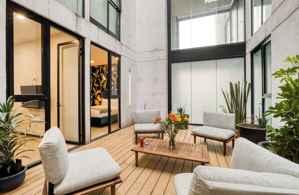 컴포트 아파트 | 테라스/파티오