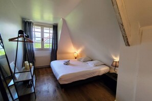 3 bedrooms, iron/ironing board, travel crib, WiFi