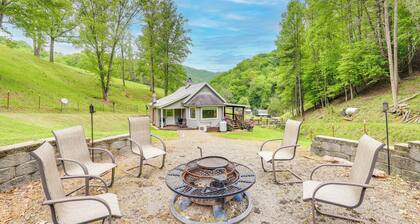 Cozy Mars Hill Farmhouse w/ Scenic Views