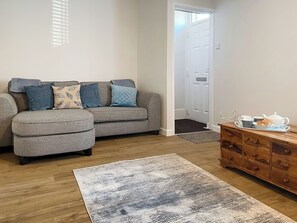 TV - 2 bedroom accommodation in Amble (Amble)