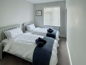 2 bedrooms, free WiFi, bed sheets - 2 bedroom accommodation in Amble (Amble)