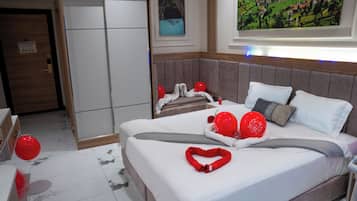 Ropa de cama de alta calidad y minibar