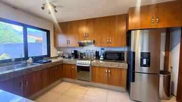 Apartment, 2 Bedrooms, Smoking, Balcony | Interior