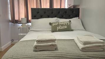 4 bedrooms, iron/ironing board, travel crib, free WiFi