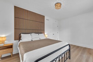 3 habitaciones, escritorio, tabla de planchar con plancha y wifi gratis