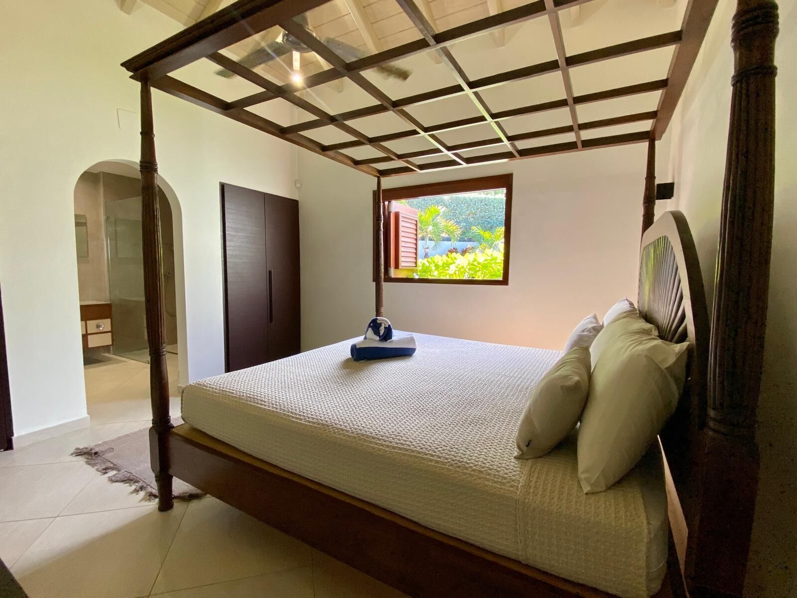 3 bedrooms, in-room safe, desk, iron/ironing board