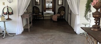 Historic Carriage House Suite