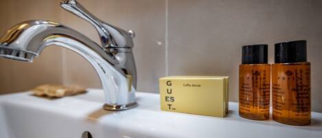 Dusche, Haartrockner, Bidet, Handtücher