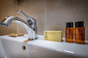 Doccia, asciugacapelli, bidet, asciugamani