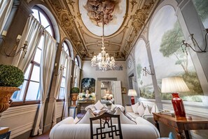 Unclassified image, 4 of 47, button