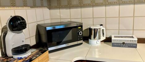 Micro-ondes, four, plaque de cuisson